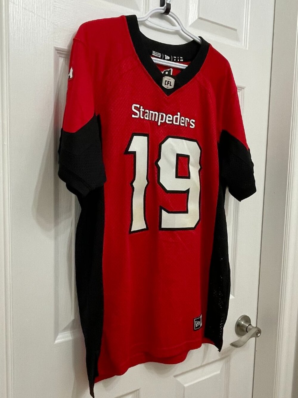 Autographed Bo Levi Mitchell Calgary Stampeders New Era CFL Jersey Medium Signed - Picture 7 of 13